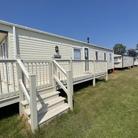 Stunning 3-Bed Caravan In Clacton-On-Sea Bagian luar foto