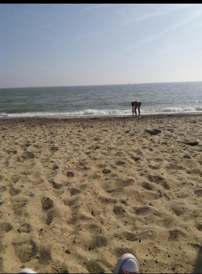 Stunning 3-Bed Caravan In Clacton-On-Sea Bagian luar foto