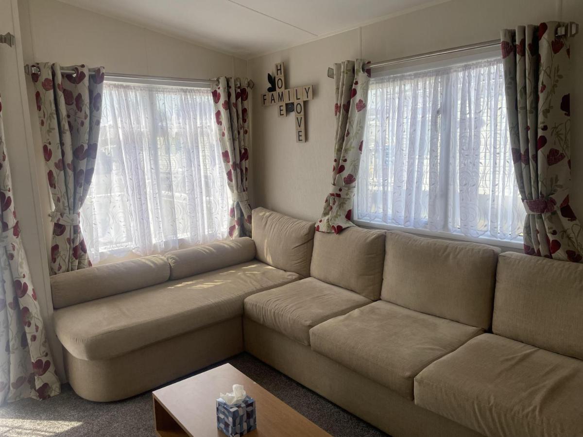 Stunning 3-Bed Caravan In Clacton-On-Sea Bagian luar foto