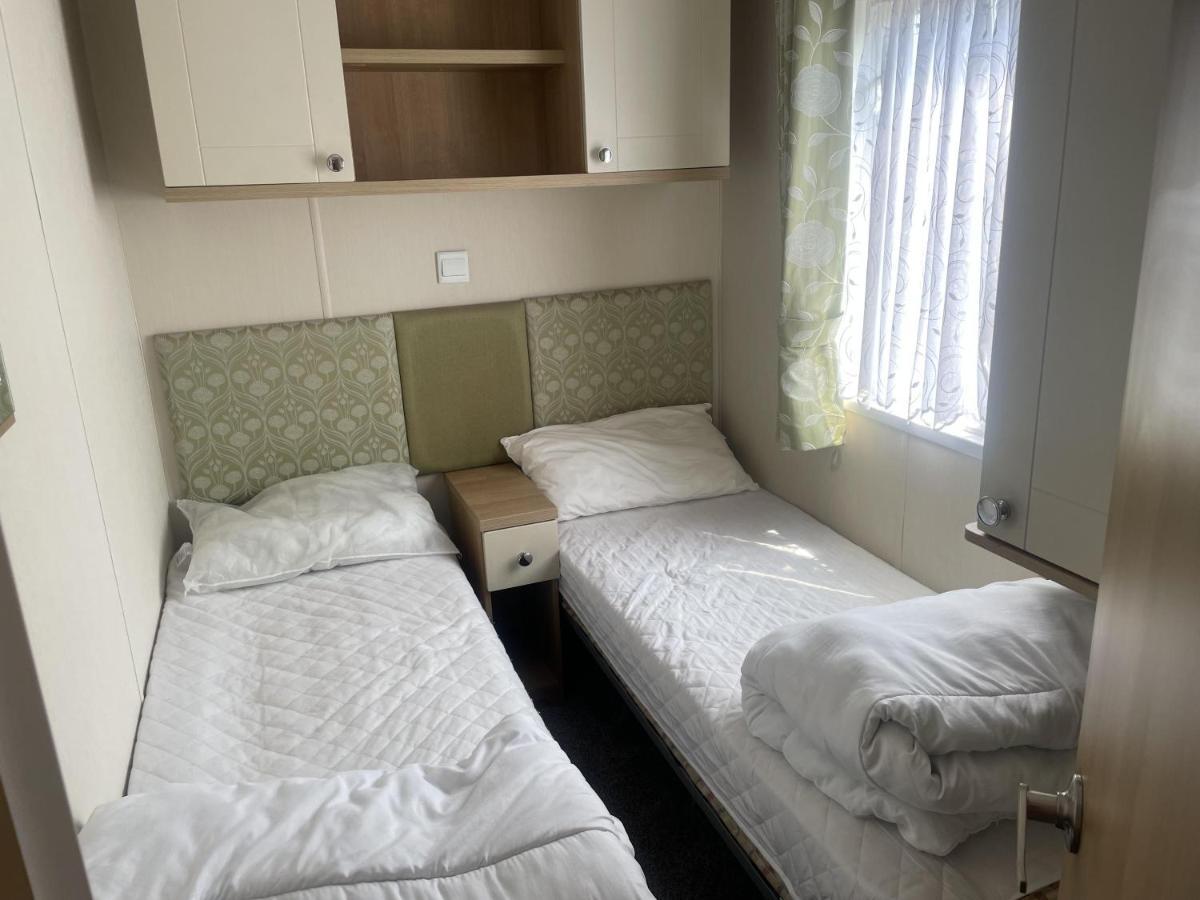 Stunning 3-Bed Caravan In Clacton-On-Sea Bagian luar foto