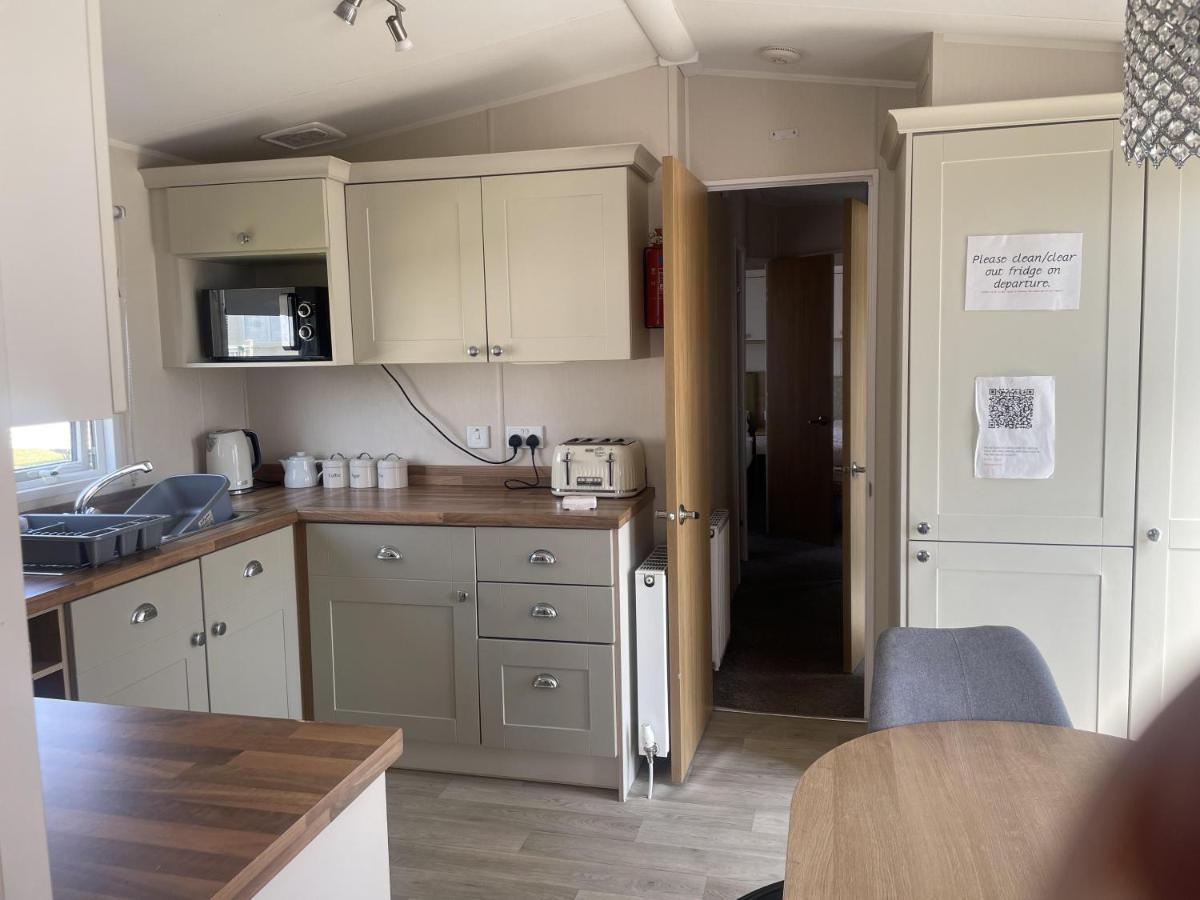 Stunning 3-Bed Caravan In Clacton-On-Sea Bagian luar foto