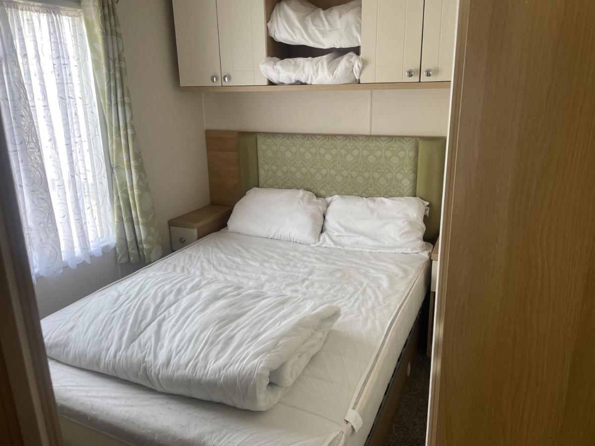 Stunning 3-Bed Caravan In Clacton-On-Sea Bagian luar foto